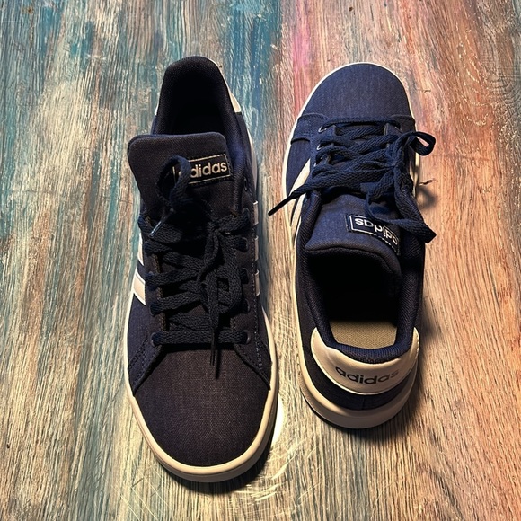 Adidas blue kids Sneakers size 4 - Picture 4 of 5